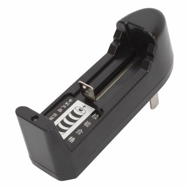 Зарядний пристрій універсальний BLC-001A 1AA/1AAA/18650, 3.7V/450mAh