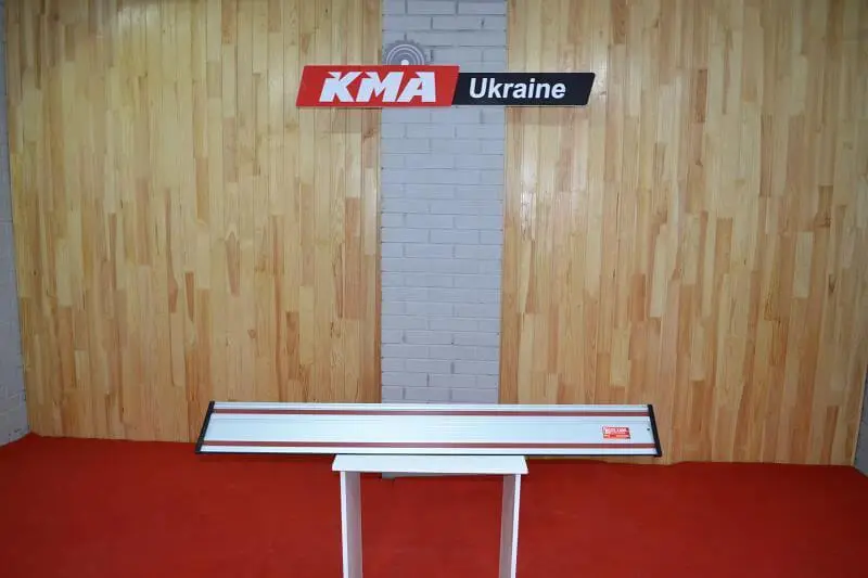 4595006710_napryamna-linijka-dlya.jpg Напрямна лінійка для заглибних дискових пил Holzmann FS 1500 - Зображення 1